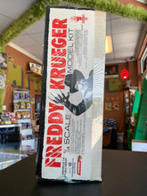Load image into Gallery viewer, SCREAMIN’ Freddy Krueger 1/4 Scale Model Kit
