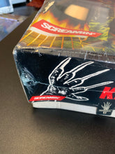 Load image into Gallery viewer, SCREAMIN’ Freddy Krueger 1/4 Scale Model Kit
