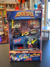 Load image into Gallery viewer, AKĒDO Ultimate Arcade Warriors Chux Lee VS Epic Crackup Mini Action Figures
