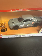 Load image into Gallery viewer, JADA TOM AND JERRY 2015 DODGE CHALLENGER HELLCAT 1:24 SCALE
