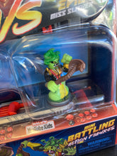 Load image into Gallery viewer, AKĒDO Ultimate Arcade Warriors Axel VS Epic Miss Slither Mini Action Figures
