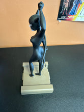 Load image into Gallery viewer, DC Gallery Diamond Select The New Batman Adventures Catwoman PVC Statue Figure PREOWNED
