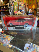 Load image into Gallery viewer, ROAD SIGNATURE COLLECTION 1971 Buick Riviera Die-Cast Vehicle 1:18 Scale

