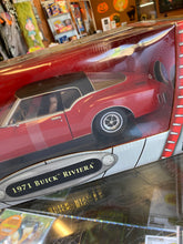 Load image into Gallery viewer, ROAD SIGNATURE COLLECTION 1971 Buick Riviera Die-Cast Vehicle 1:18 Scale
