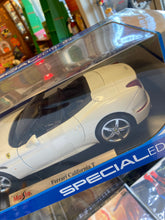 Load image into Gallery viewer, MAISTO Special Edition Ferrari California T Die-Cast Vehicle 1:18 Scale
