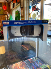 Load image into Gallery viewer, MAISTO Special Edition Ferrari California T Die-Cast Vehicle 1:18 Scale
