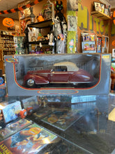 Load image into Gallery viewer, SIGNATURE MODELS 1947 Delahaye 135M Die-Cast Vehicle 1:18 Scale
