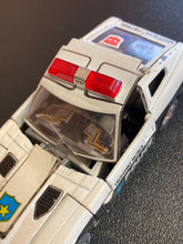 Load image into Gallery viewer, Transformers 1984 G-1 Prowl Complete Preowned Broken Windshield
