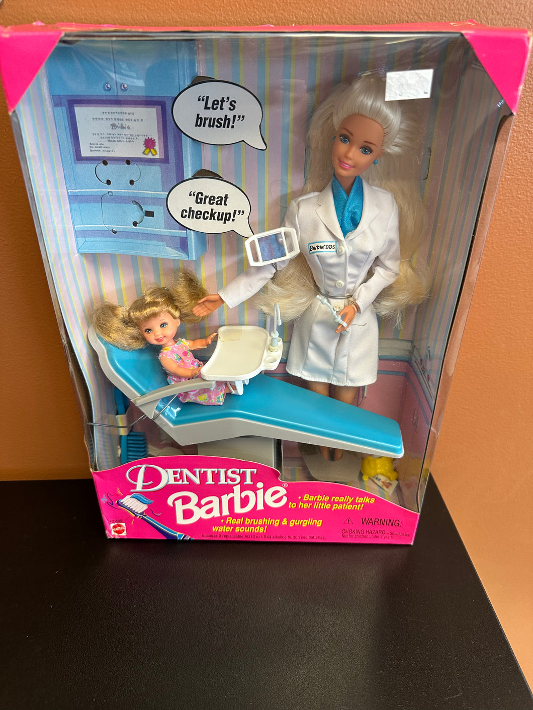 Mattel 17255 Dentist Barbie Box Damage