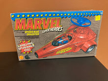 Load image into Gallery viewer, TOY BIZ Marvel Super Heroes The Spider-Man Dragster Launching Spiderweb Disc Preowned
