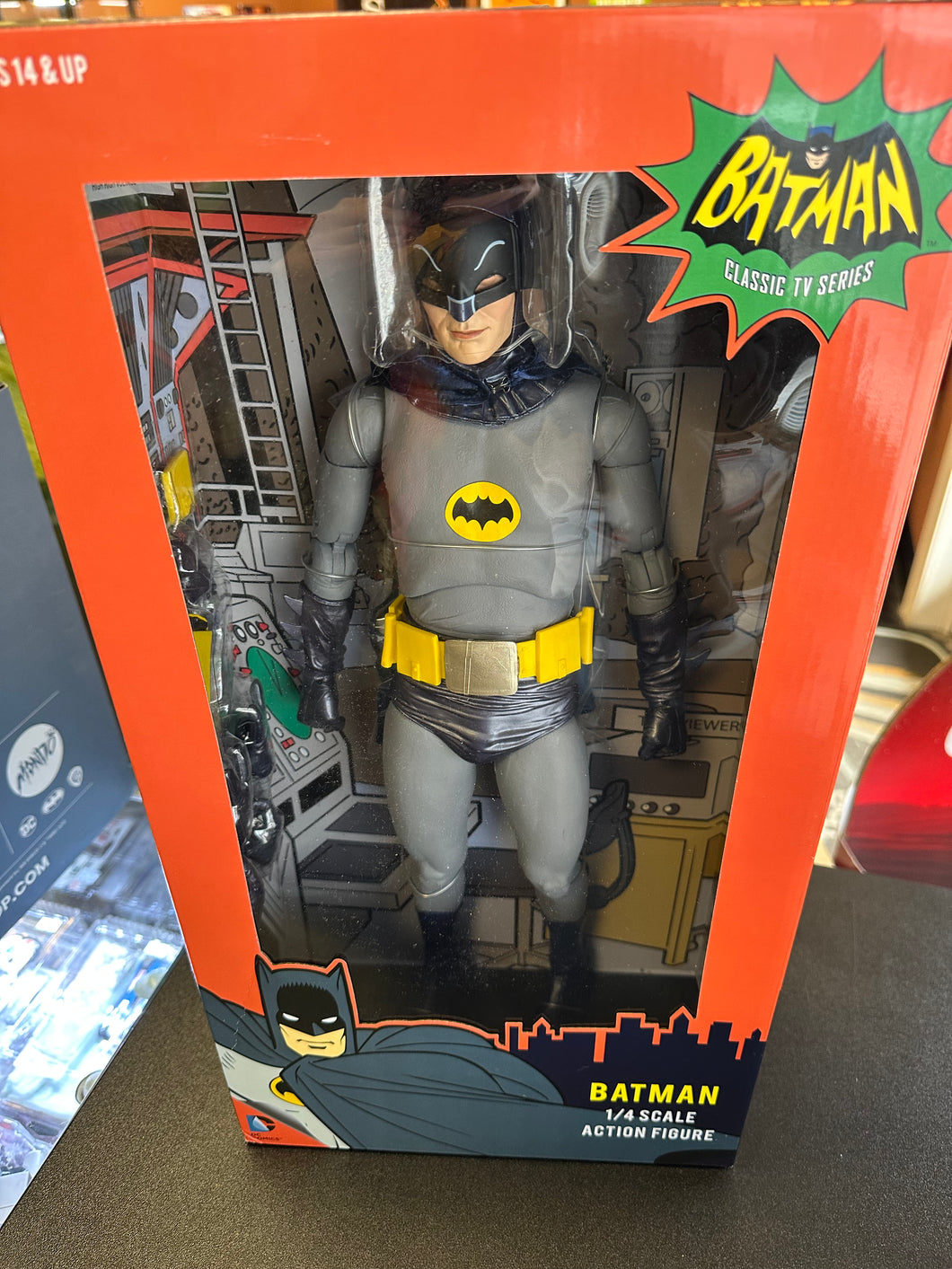 NECA BATMAN CLASSIC TV SERIES 1/4 SCALE ADAM WEST ACTION FIGURE