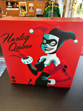Load image into Gallery viewer, Mondo Batman The Animated Series Harley Quinn 1:6 Scale
