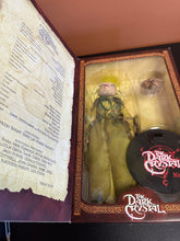 Load image into Gallery viewer, Sideshow The Dark Crystal Kira &amp; Jen 12” Figures Set of 2 Box Damage
