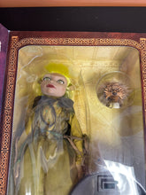 Load image into Gallery viewer, Sideshow The Dark Crystal Kira &amp; Jen 12” Figures Set of 2 Box Damage
