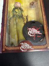 Load image into Gallery viewer, Sideshow The Dark Crystal Kira &amp; Jen 12” Figures Set of 2 Box Damage
