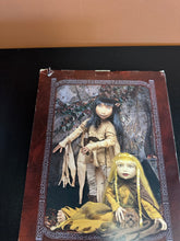 Load image into Gallery viewer, Sideshow The Dark Crystal Kira &amp; Jen 12” Figures Set of 2 Box Damage
