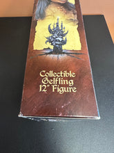 Load image into Gallery viewer, Sideshow The Dark Crystal Kira &amp; Jen 12” Figures Set of 2 Box Damage
