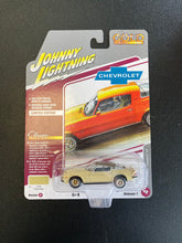 Load image into Gallery viewer, JOHNNY LIGHTNING 1975 Chevy Camero LT Cream Beige LE Classic Gold Collection Vers. B
