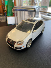 Load image into Gallery viewer, JADA TOYS 2007 Volkswagen Golf MK5 GTI 1:24 Scale
