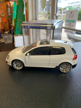 Load image into Gallery viewer, JADA TOYS 2007 Volkswagen Golf MK5 GTI 1:24 Scale
