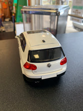 Load image into Gallery viewer, JADA TOYS 2007 Volkswagen Golf MK5 GTI 1:24 Scale
