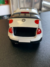 Load image into Gallery viewer, JADA TOYS 2007 Volkswagen Golf MK5 GTI 1:24 Scale
