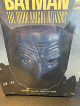 Load image into Gallery viewer, DC Batman: The Dark Knight Returns Book &amp; Mask Set
