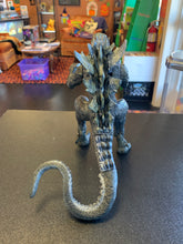 Load image into Gallery viewer, Trendmasters 1998 Toho Godzilla Strike &amp; Roar
