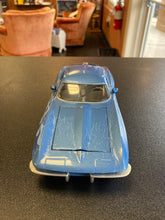 Load image into Gallery viewer, JadaToys 1963 Chevy Corvette Sting Ray Coupe
