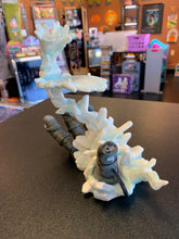 Load image into Gallery viewer, TOY BIZ Marvel Legends Series Iceman Sentinel Hand Base
