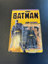 Load image into Gallery viewer, Mezco Toyz 5 Points 1989 Batman with Cape 3.75” Retro Card
