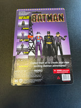 Load image into Gallery viewer, Mezco Toyz 5 Points 1989 Batman with Cape 3.75” Retro Card
