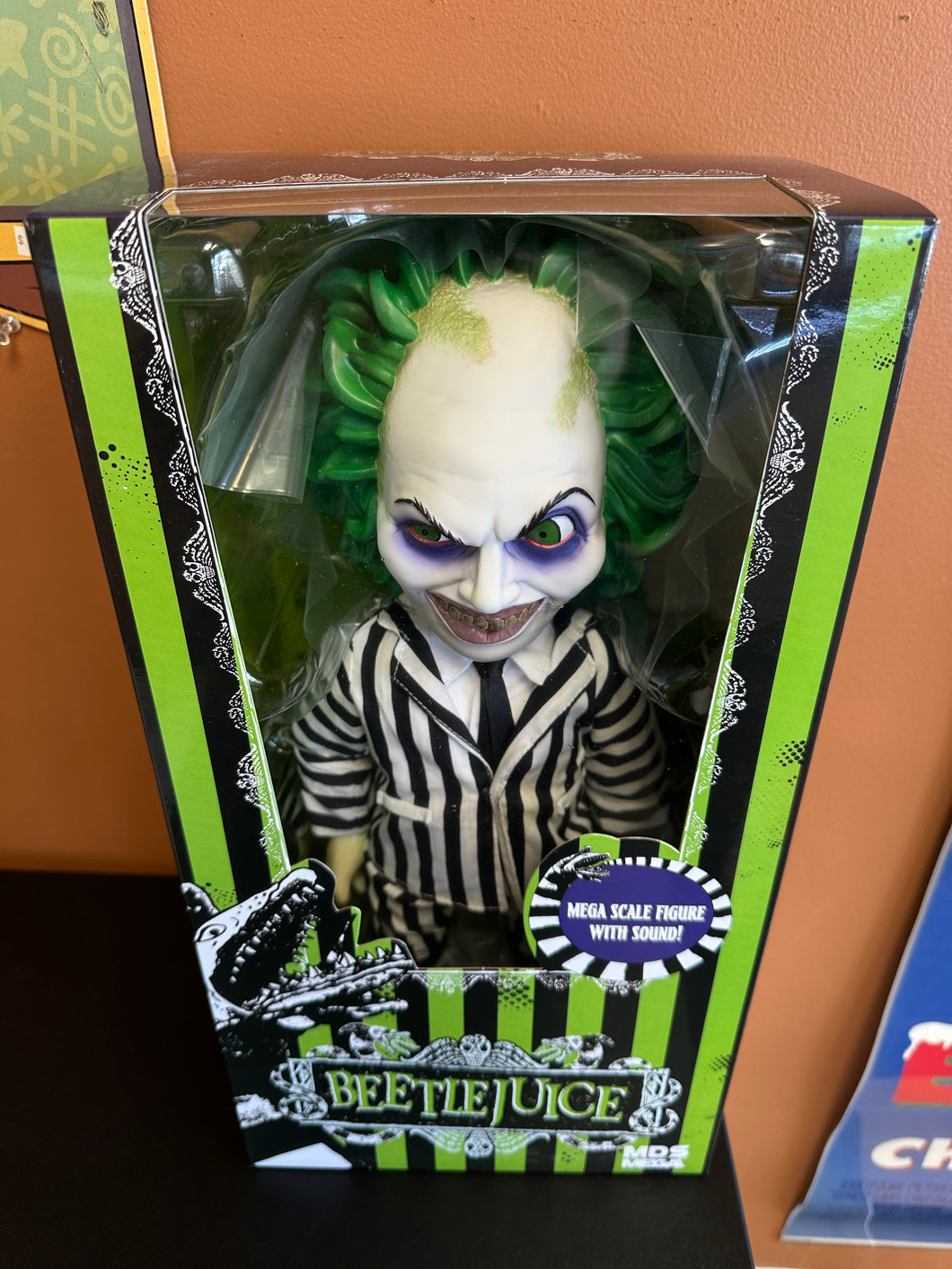 MEZCO MDS MEGA SCALE BEETLEJUICE TALKING DOLL