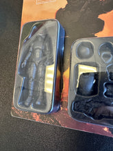 Load image into Gallery viewer, Joytoy FEAR XS-01 Night Raid Type-Pilot 1/25 Scale
