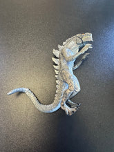 Load image into Gallery viewer, Trendmasters 1998 Toho Co. Godzilla Kaiju Preowned Figure (No missile)
