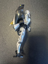 Load image into Gallery viewer, Takara Tomy Transformers Legends LG-15 Nightbird Shadow Preowned Figure (Incomplete)

