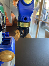 Load image into Gallery viewer, Bandai Power Rangers Deluxe Zeo Megazord incomplete pieces (different helmet)
