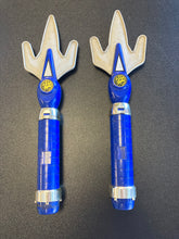 Load image into Gallery viewer, Bandai MMPR Power Blaster 5 Weapons in 1 (missing yellow daggers)-(broken trigger)
