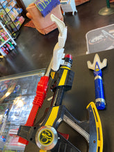 Load image into Gallery viewer, Bandai MMPR Power Blaster 5 Weapons in 1 (missing yellow daggers)-(broken trigger)
