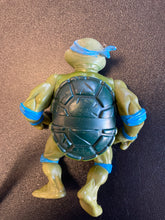 Load image into Gallery viewer, Playmates 1988 TMNT Hard Head Leonardo
