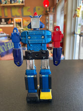 Load image into Gallery viewer, Bandai 1982 Voltron 1 Warrior Deluxe Set (incomplete)
