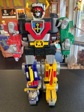 Load image into Gallery viewer, Bandai 1998 MMPR Voltron Lionforce (broken red lion hand)
