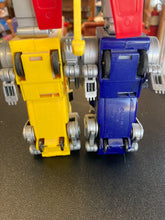 Load image into Gallery viewer, Bandai 1998 MMPR Voltron Lionforce (broken red lion hand)
