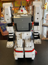 Load image into Gallery viewer, Bandai 1998 MMPR White Tigerzord (no sword) - non working
