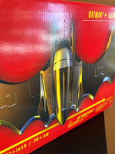 Load image into Gallery viewer, Spin Master DC The Flash Exclusive Target Batwing + Batman
