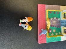 Load image into Gallery viewer, Bluebird Toys Polly Pocket 1993 Cozy Cottage Read
