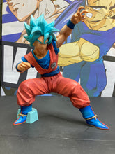 Load image into Gallery viewer, BANPRESTO DragonBall Super King Clustar Super Saiyan God Super Goku
