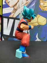 Load image into Gallery viewer, BANPRESTO DragonBall Super King Clustar Super Saiyan God Super Goku
