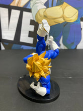 Load image into Gallery viewer, BANPRESTO DragonBall Z Scultures Super Saiyan Vegeta Tenkaichi Budokai
