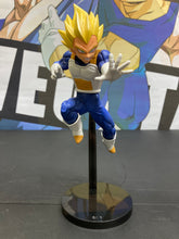 Load image into Gallery viewer, BANDAI DragonBall Chosenshi Retsuden II Vol. 5 Super Saiyan Vegeta
